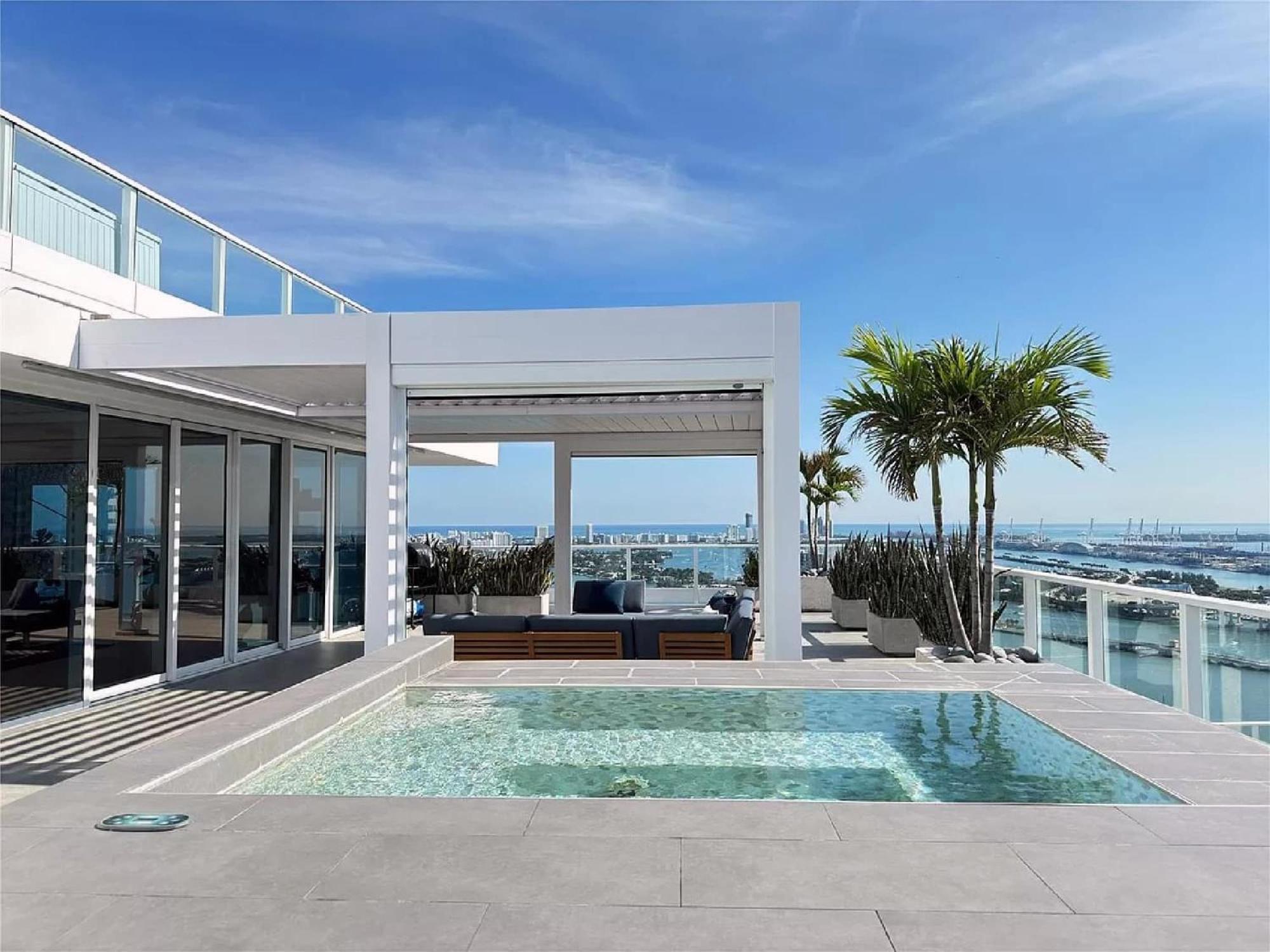Penthouse With Stunning Views In Edgewater Apartamento